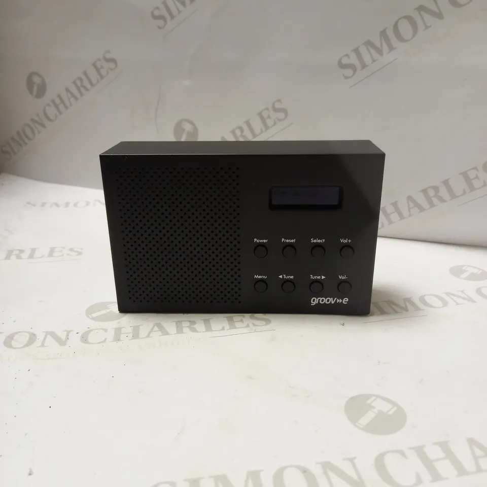 PARIS PORTABLE DAB/FM DIGITAL RADIO