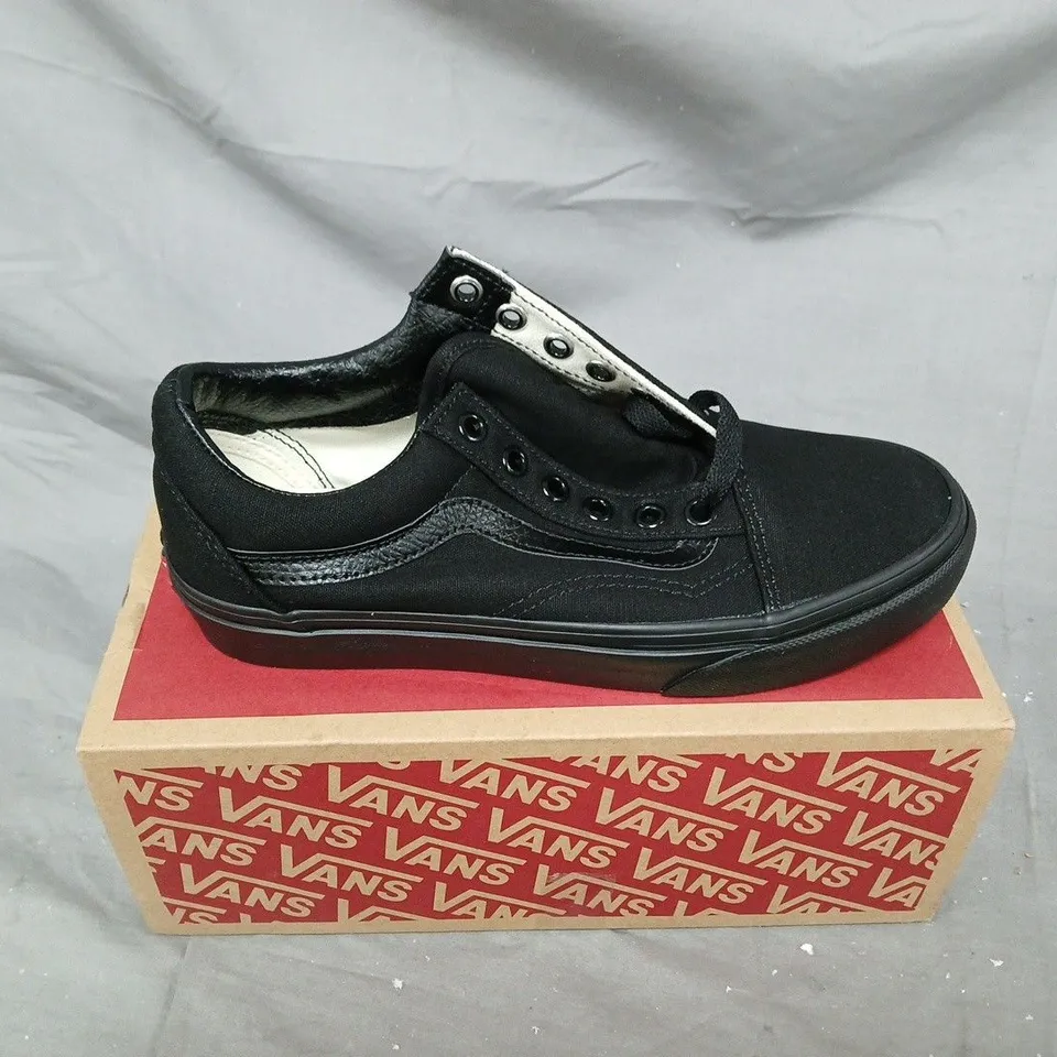 VANS BLACK CANVAS HIGH-TOP SNEAKERS – BOXED UK SIZE 4