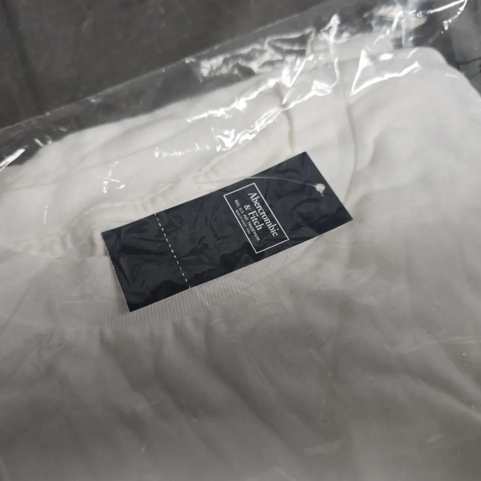 ABERCROMBIE & FITCH WHITE KNIT TOP – SIZE L