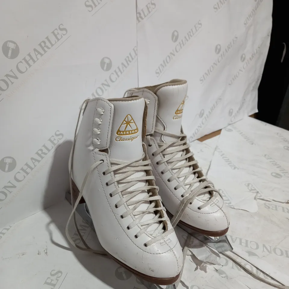 JACKSON CLASSIQUE ICE SKATES SIZE 5 