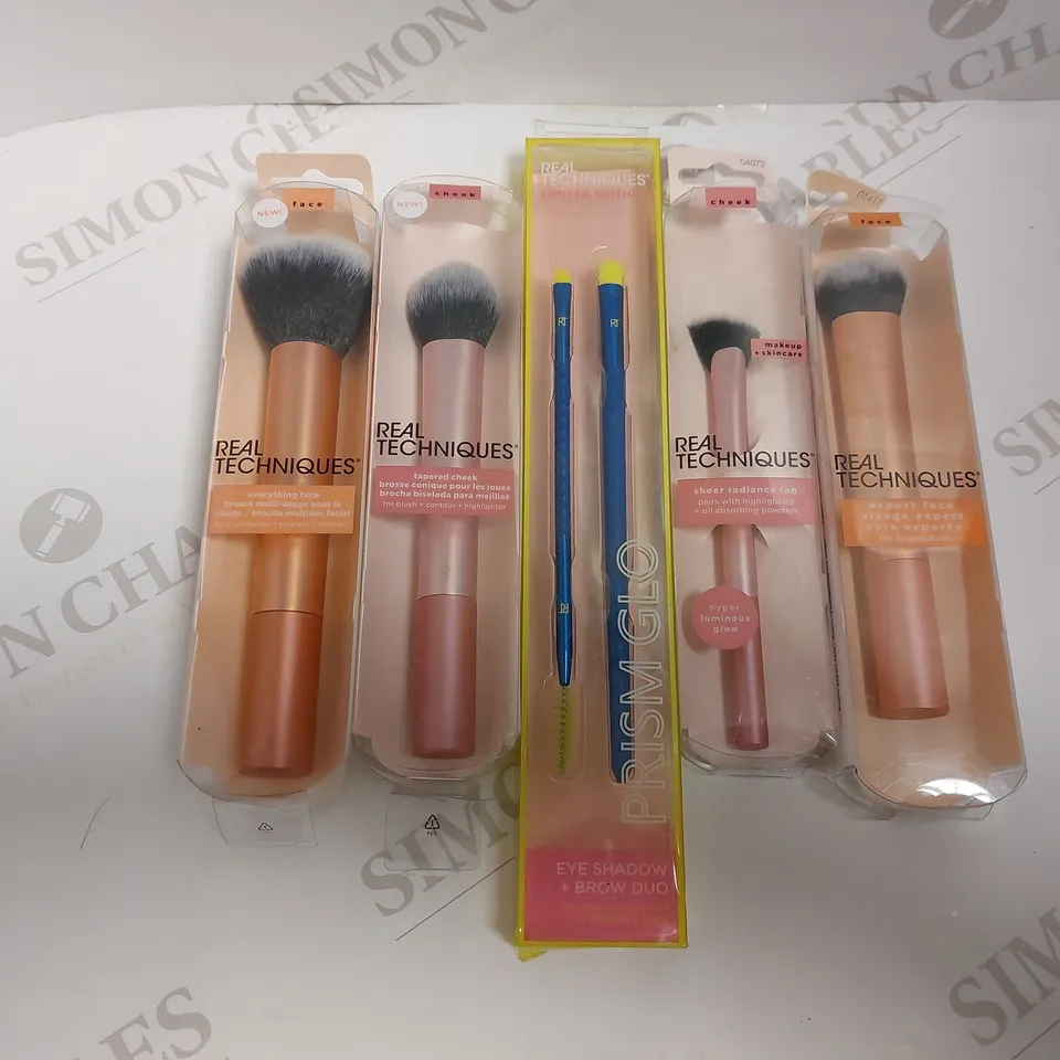 BOX OF APPROX 5 ASSORTED REAL TECHNIQUES MAKE-UP BRUSHES