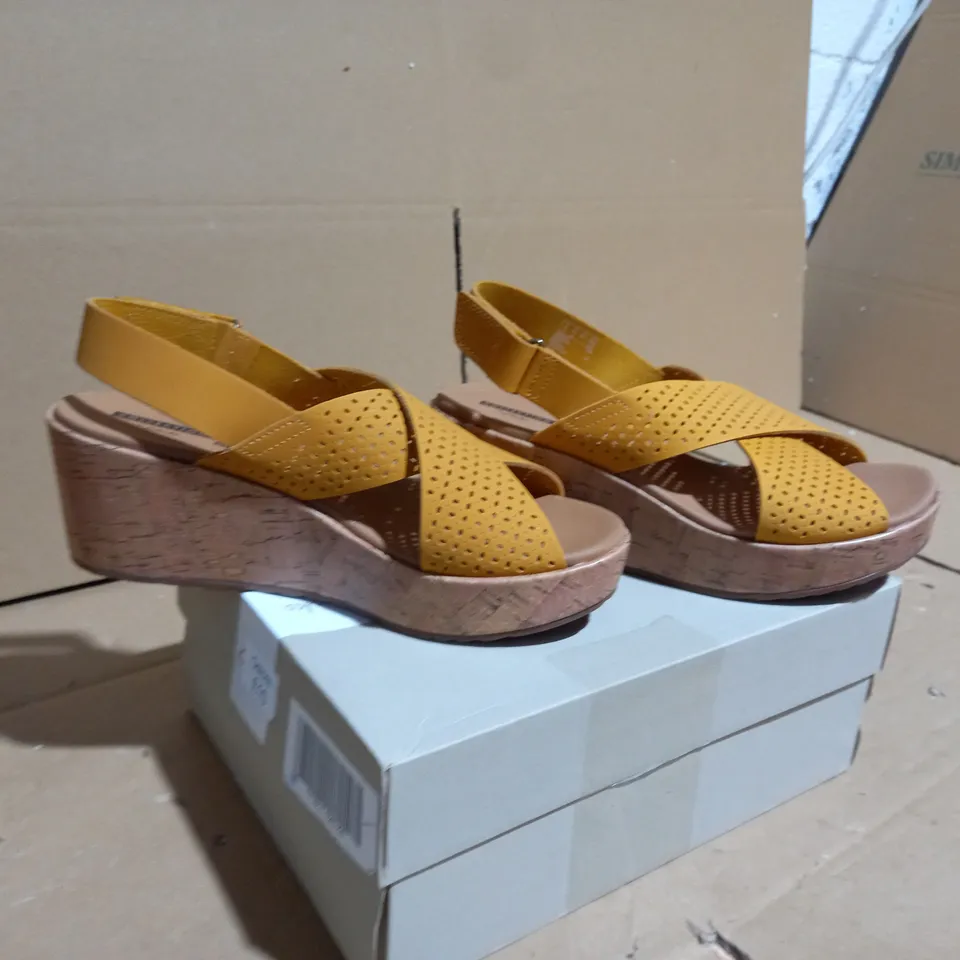 CLARKS LASER CUT LEATHER WEDGE SANDAL STANDARD FIT YELLOW- UK SIZE 