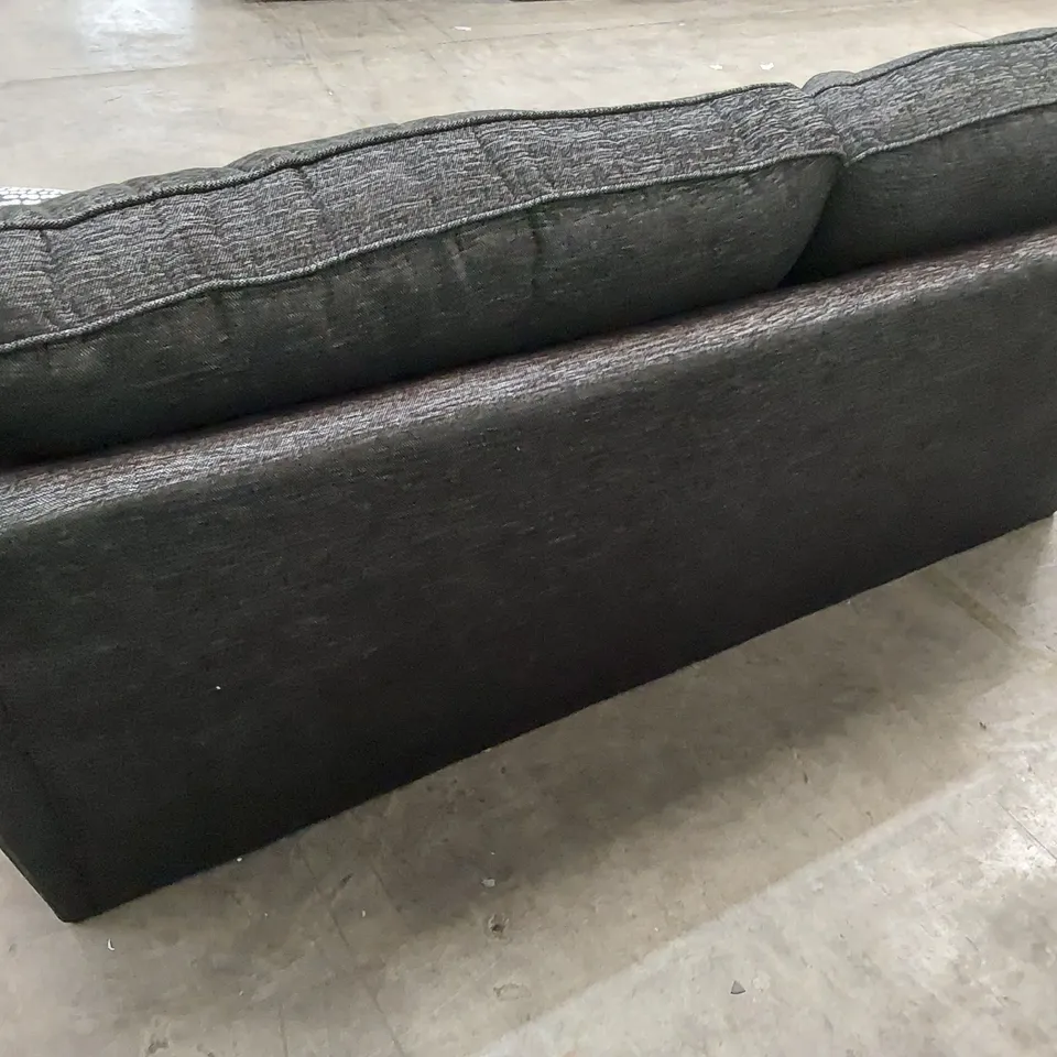 QUALITY DESIGNER SMALL 3 SEATER FABRIC UPHOLSTERED SOFA WITH SCATTER CUSHIONS