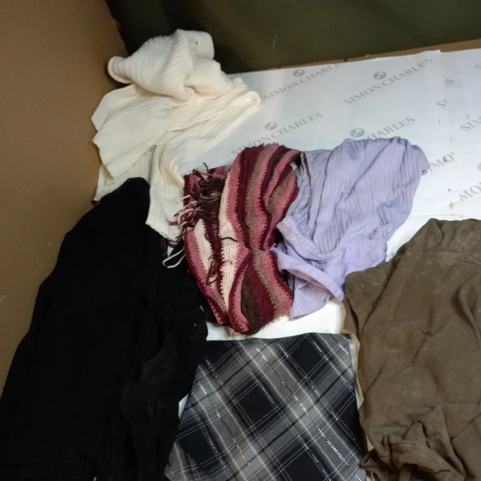 BOX OF ASSORTED CLOTHING ITEMS IN VARIOUS SIZES