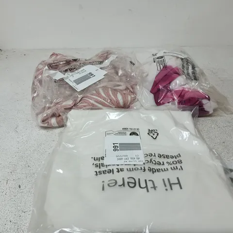 BOX OF APPROXIMATELY 20 ASSORTED CLOTHING ITEMS OF VARIOUS STYLES AND SIZES TO INCLUDE BLUSH CORNELLI DRESS, IVORY LACE TRIM TOP, PRINT CAPE MAXI DRESS ETC