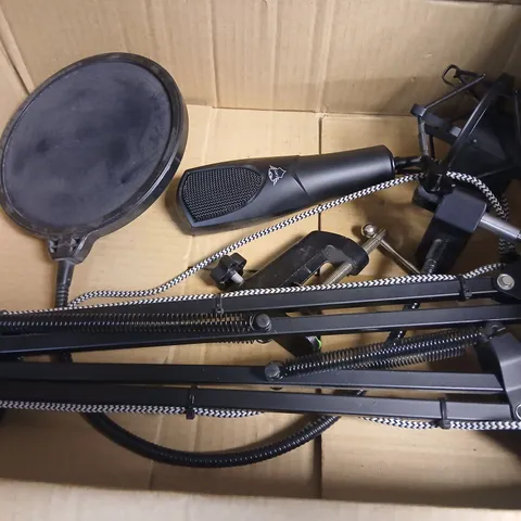 TRUST GXT 232 MANTIS USB MICROPHONE – BLACK WITH BOOM ARM & POP FILTER