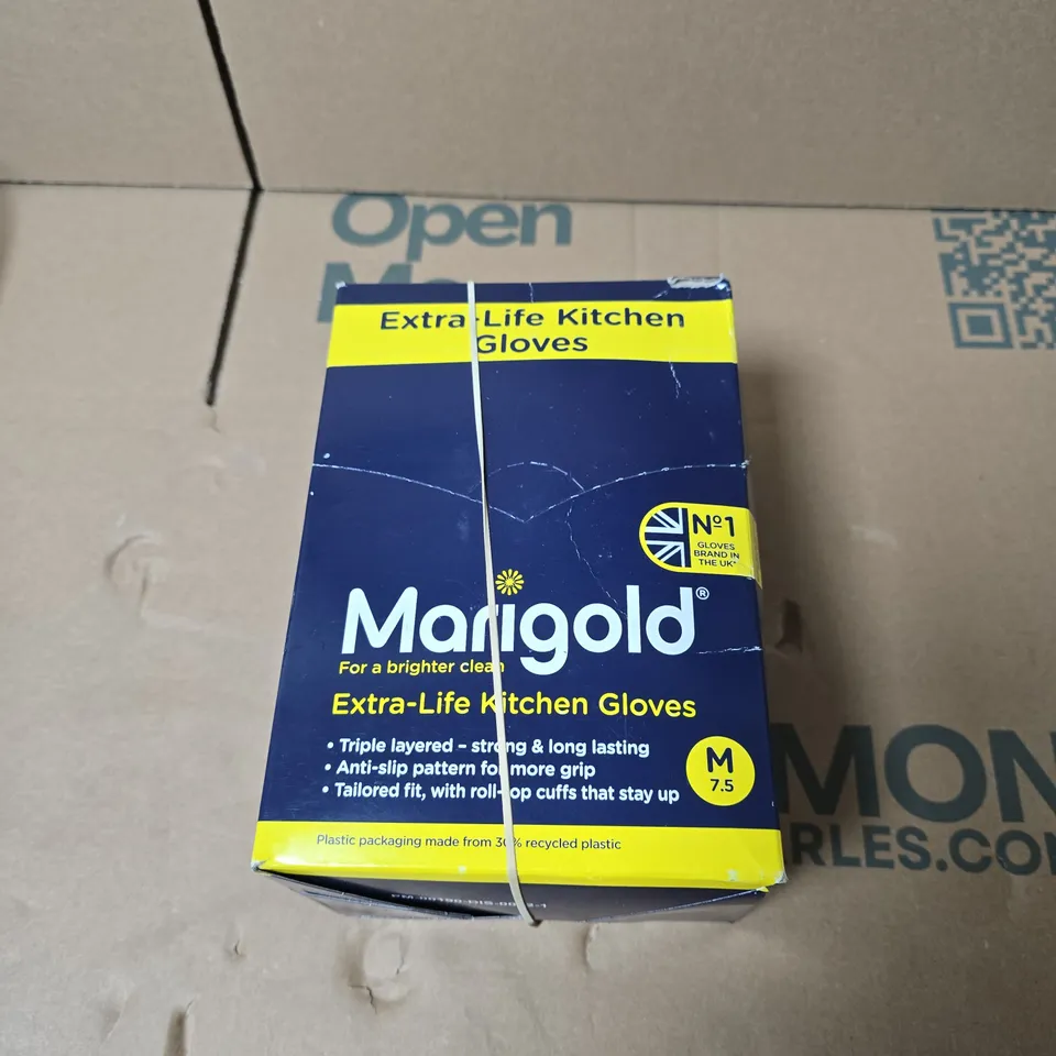 BOX OF APPROXIMATELY 12 ASSORTED ITEMS INCLUDING PREMIUM LINE EXTENSION LEAD , MARIGOLD EXTRA LIFE KITCHEN GLOVES AND DYNATRON COOLER 