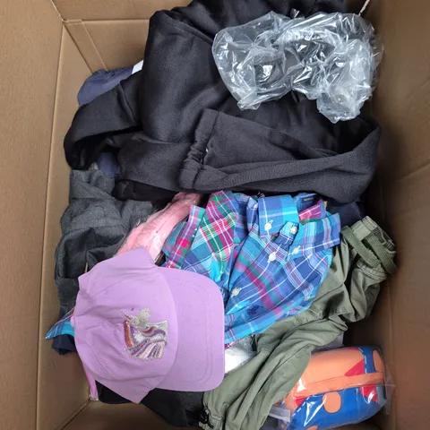 BOX OF APPROXIMATELY 25 ASSORTED KIDS CLOTHING ITEMS TO INCLUDE - TOP , SHORTS , T-SHIRT ETC - COLLECTION ONLY