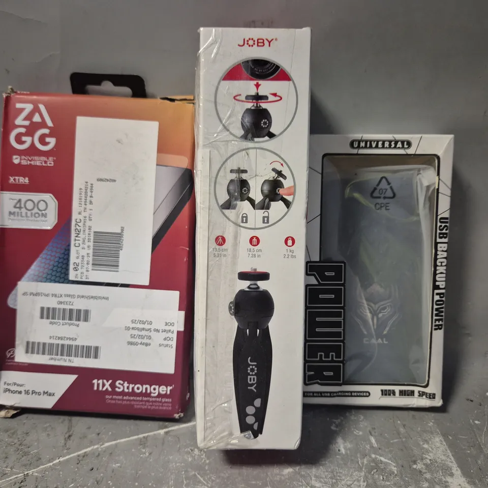 BOX OF APPROXIMATELY 15 ASSORTED ELECTRICAL ITEMS TO INCLUDE SCREEN PROTECTOR, POWER BANK, ETC
