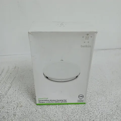 BELKIN BOOSTUP SPECIAL EDITION WIRELESS CHARGING PAD IN WHITE