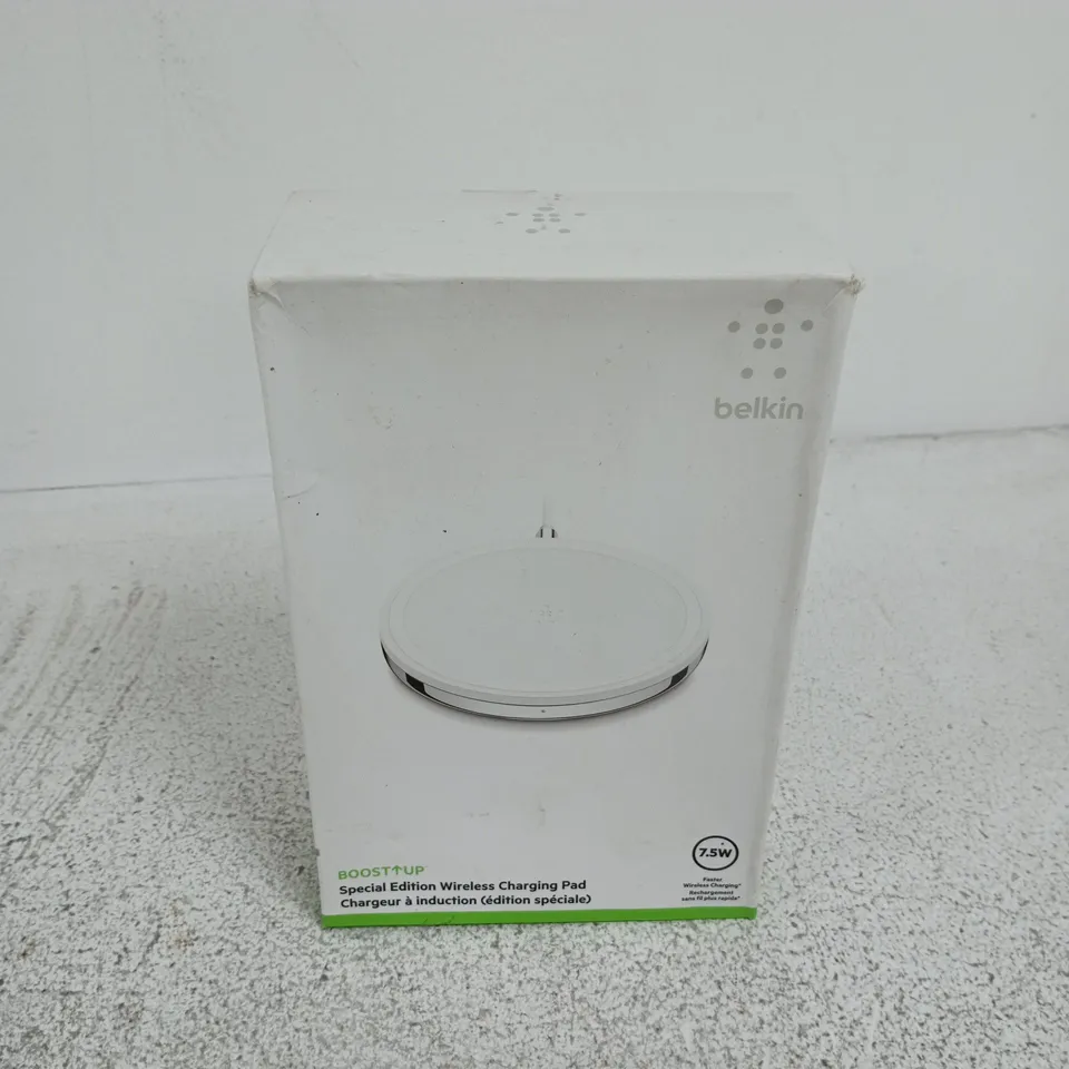 BELKIN BOOSTUP SPECIAL EDITION WIRELESS CHARGING PAD IN WHITE