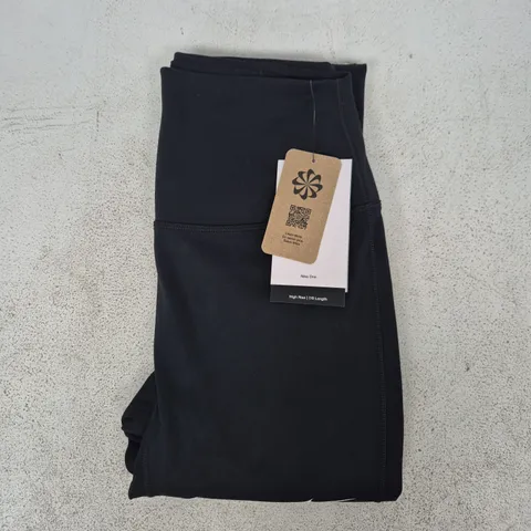 NIKE HIGH RISE LEGGINGS IN BLACK SIZE MEDIUM