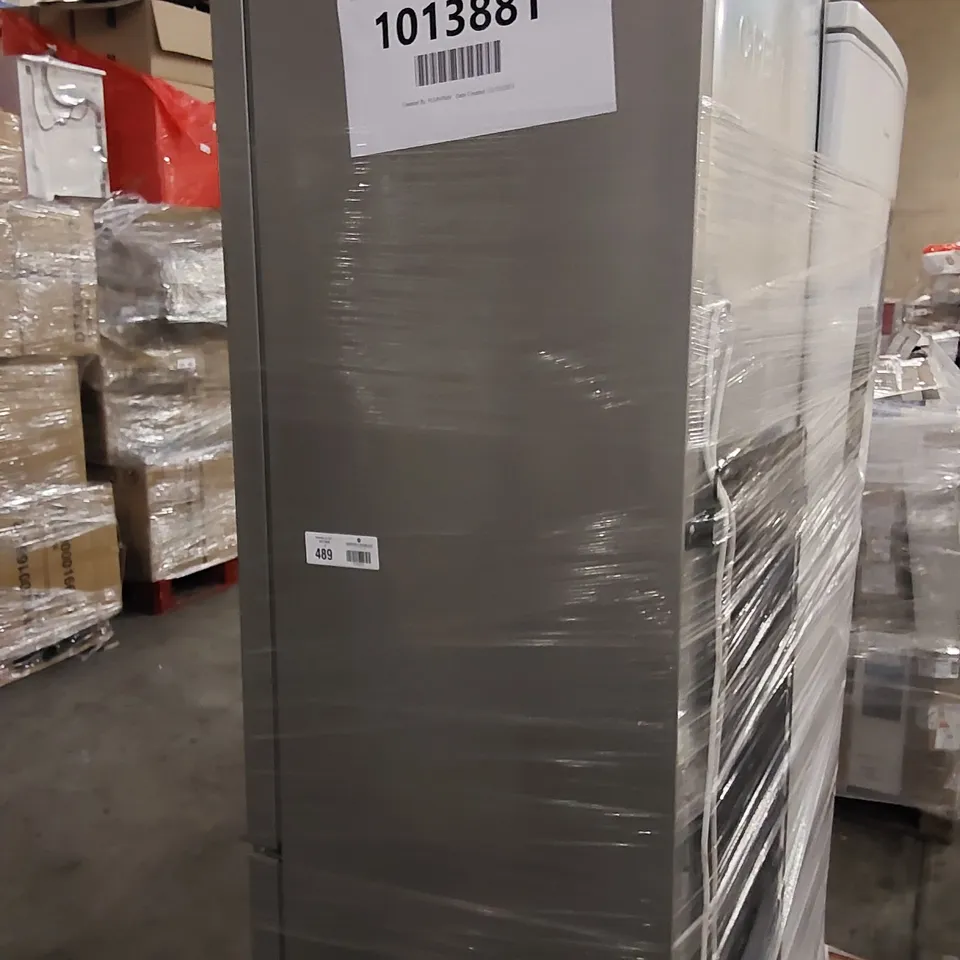 CANDY CHCS 517FWWDK FREESTANDING AMERICAN FRIDGE FREEZER AND RUSSELL HOBBS FREESTANDING FRIDGE FREEZER SILVER