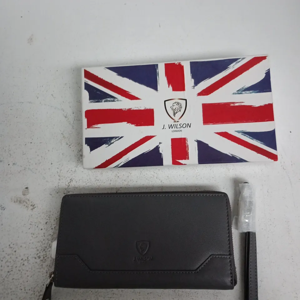 J. WILSON LONDON LEATHER WALLET WITH WRIST STRAP – UNION JACK BOX