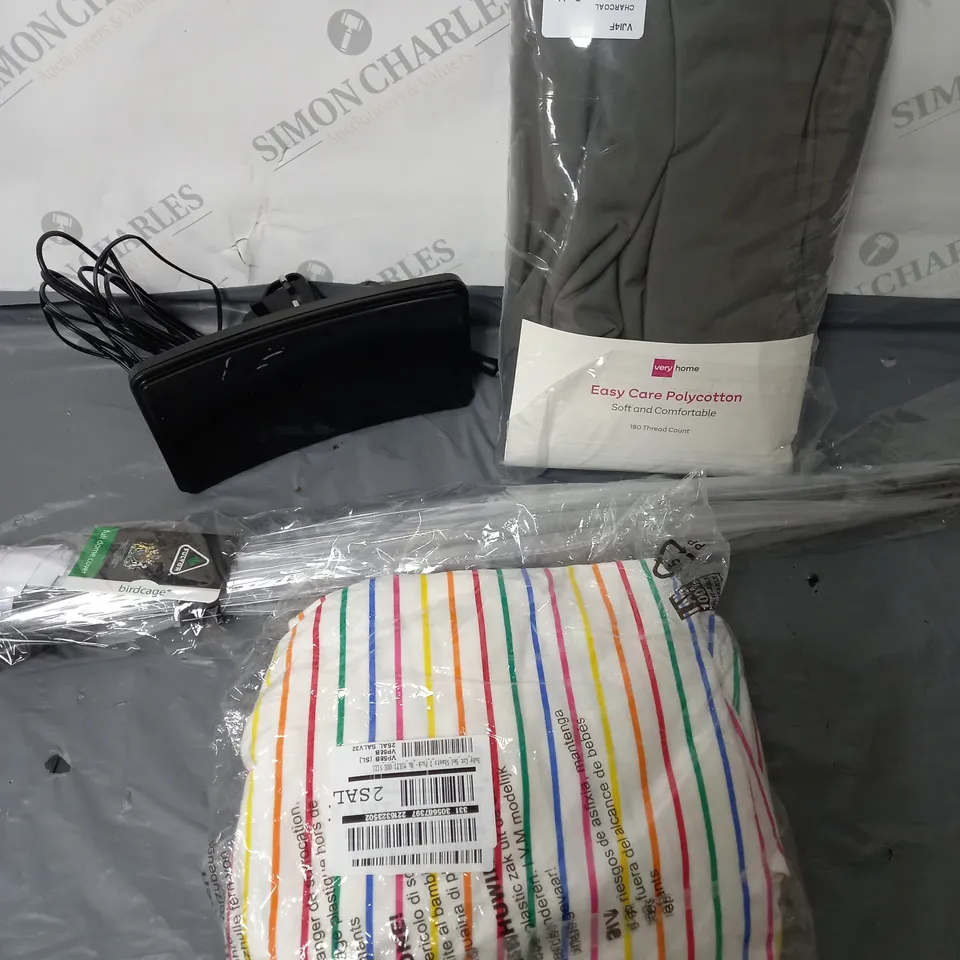 A SELECTION OF ITEMS TO INCLUDE A  FULTON BIRDCAGE UMBRELLA BLACK & WHITE, A UNIVERSAL TV AERIAL AND 2 FITTED SHEETS  