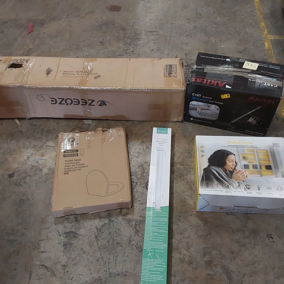 PALLET OF ASSORTED ITEMS INCLUDING: HENRY HOOVER, AKITAS HOOVER, HEATED THROW, ARTIFICIAL PLANT, RETRACTABLE SAFETY GATE, TOILET SEAT ECT