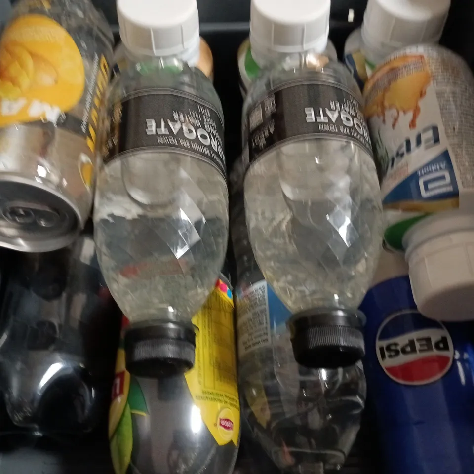 APPROXIMATELY 10 ASSORTED FOOD AND DRINK ITEMS TO INCLUDE TANGO, LIPTON, ETC