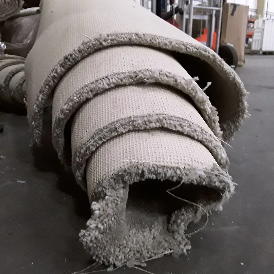 ROLL OF QUALITY LIGHT GREY CARPET