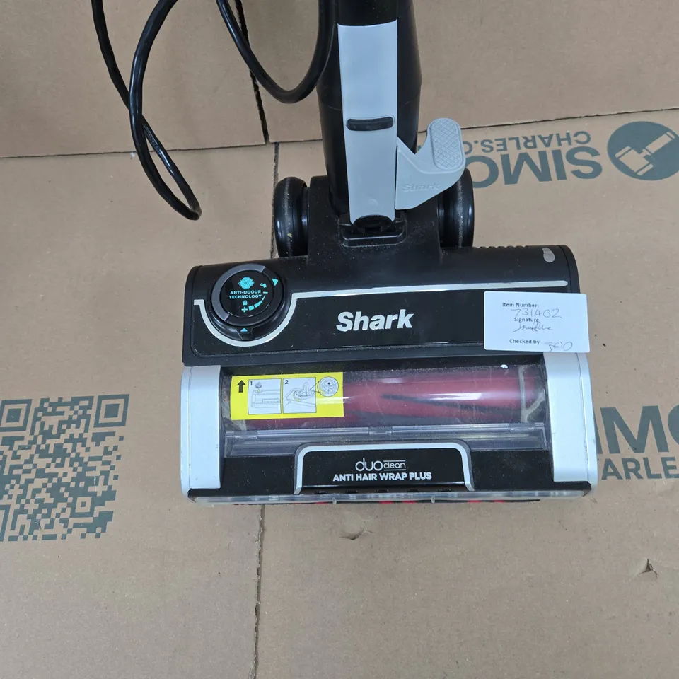 SHARK STRATOS DUOCLEAN ANTI-HAIR-WRAP PLUS CORDED STICK VACUUM CLEANER