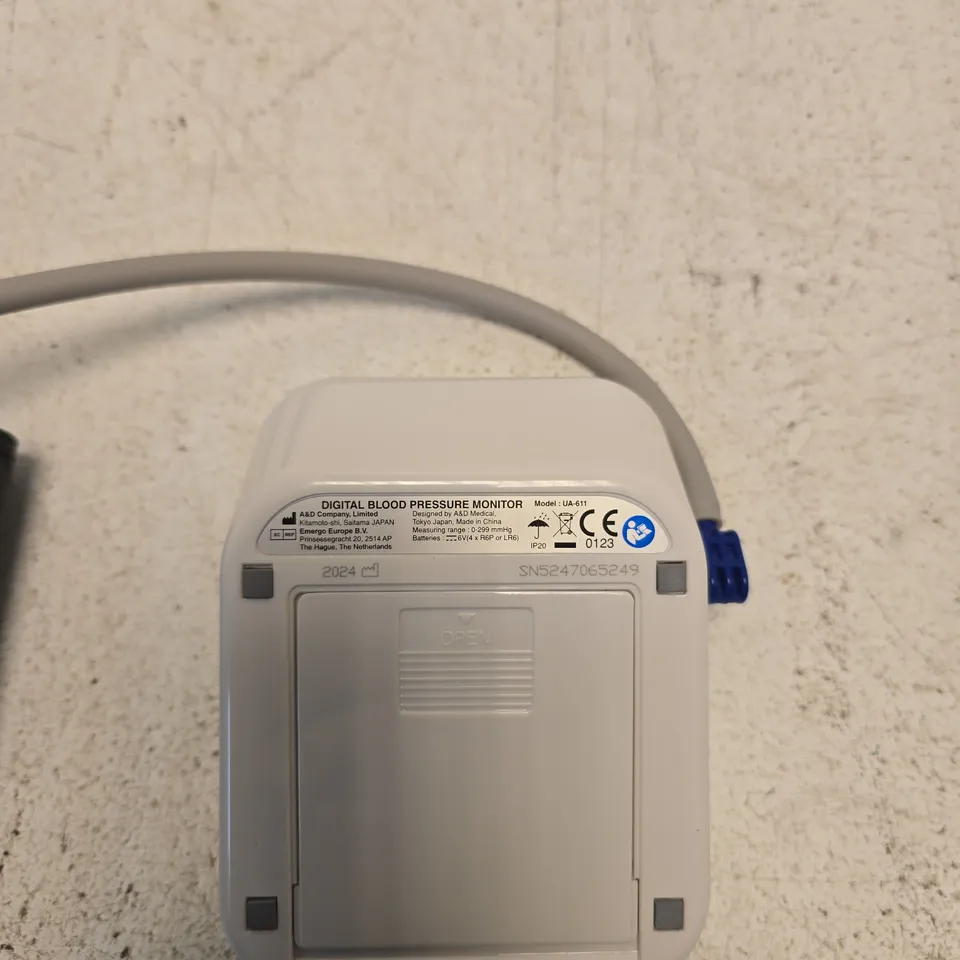 A&D DIGITAL BLOOD PRESSURE MONITOR UA-611 WITH CUFF
