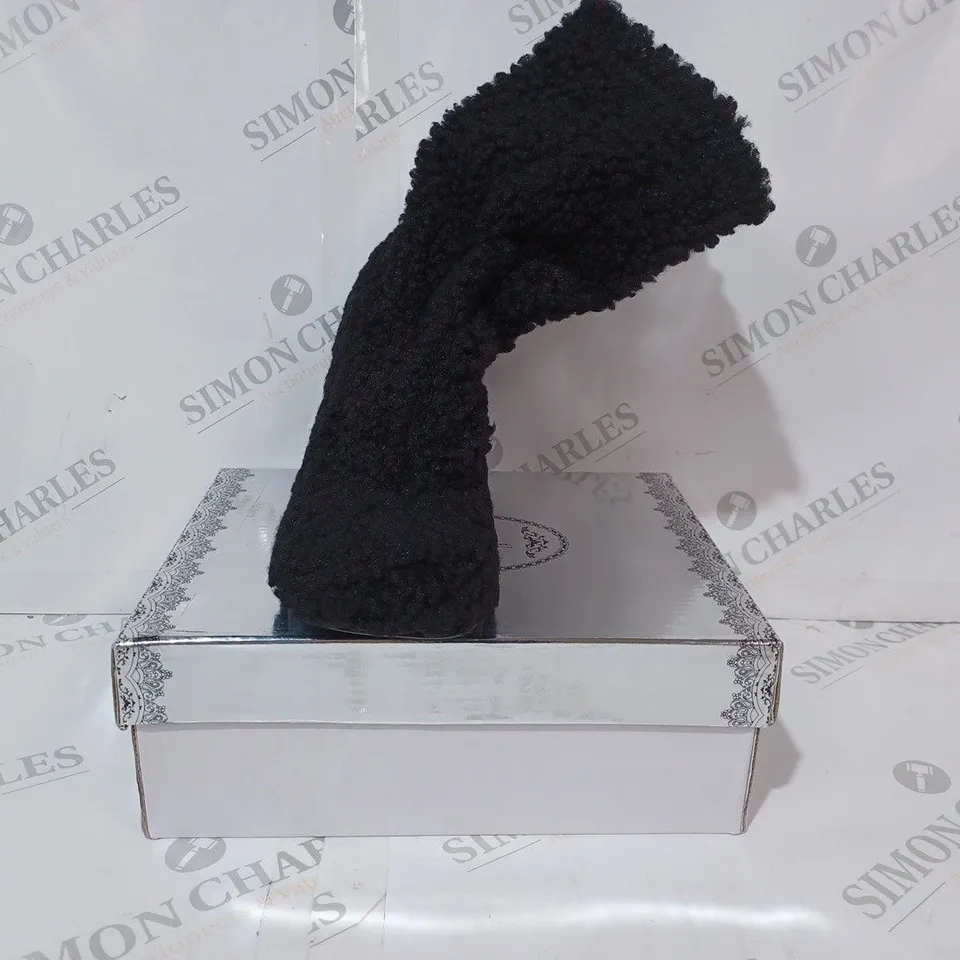 BOXED PAIR OF ALELLISA FLEECE SOFT HEEL SHOES IN BLACK UK SIZE 6