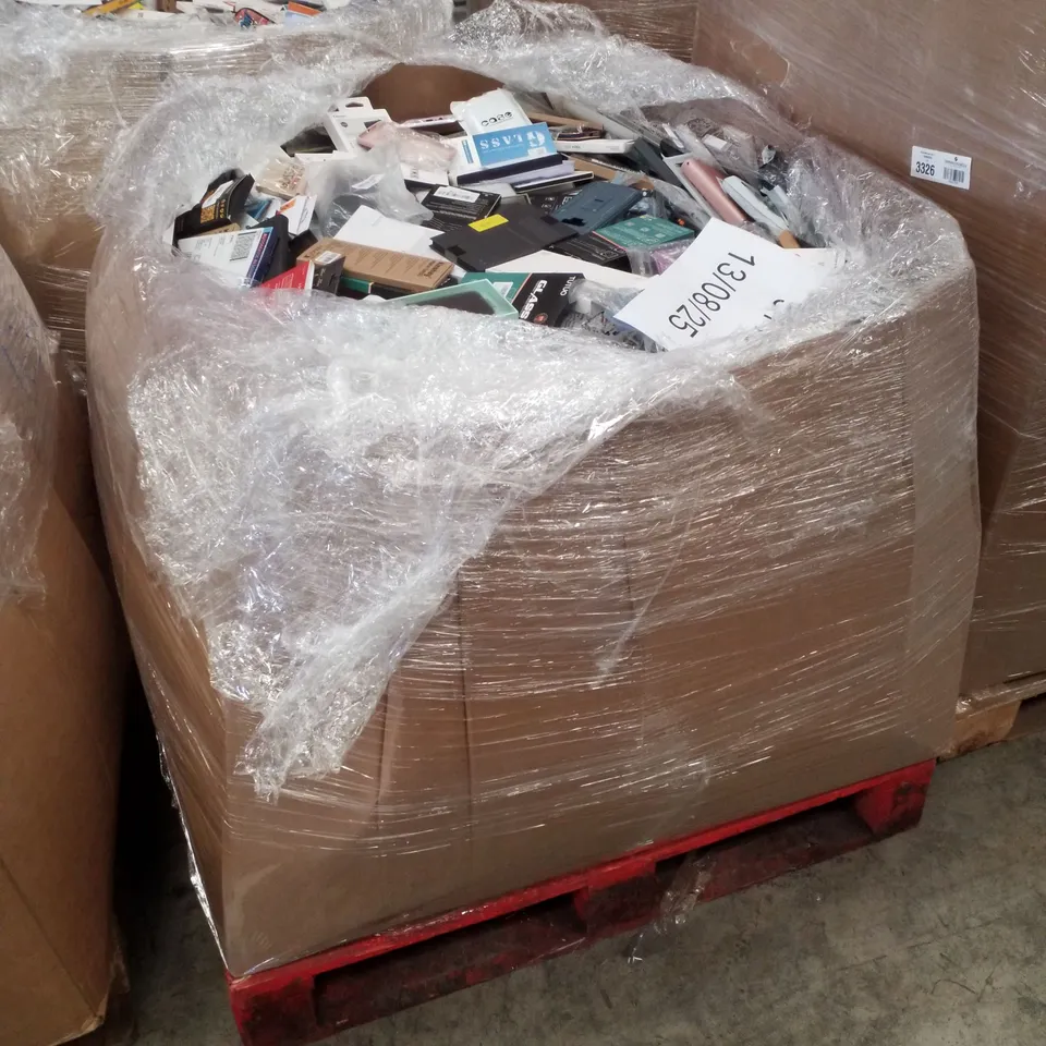 PALLET CONTAINING ASSORTED PHONE CASES 