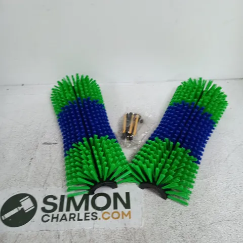 GARDEN & PATIO DOUBLE-ARM SCRUBBING BRUSH WITH GREEN AND BLUE BRISTLES