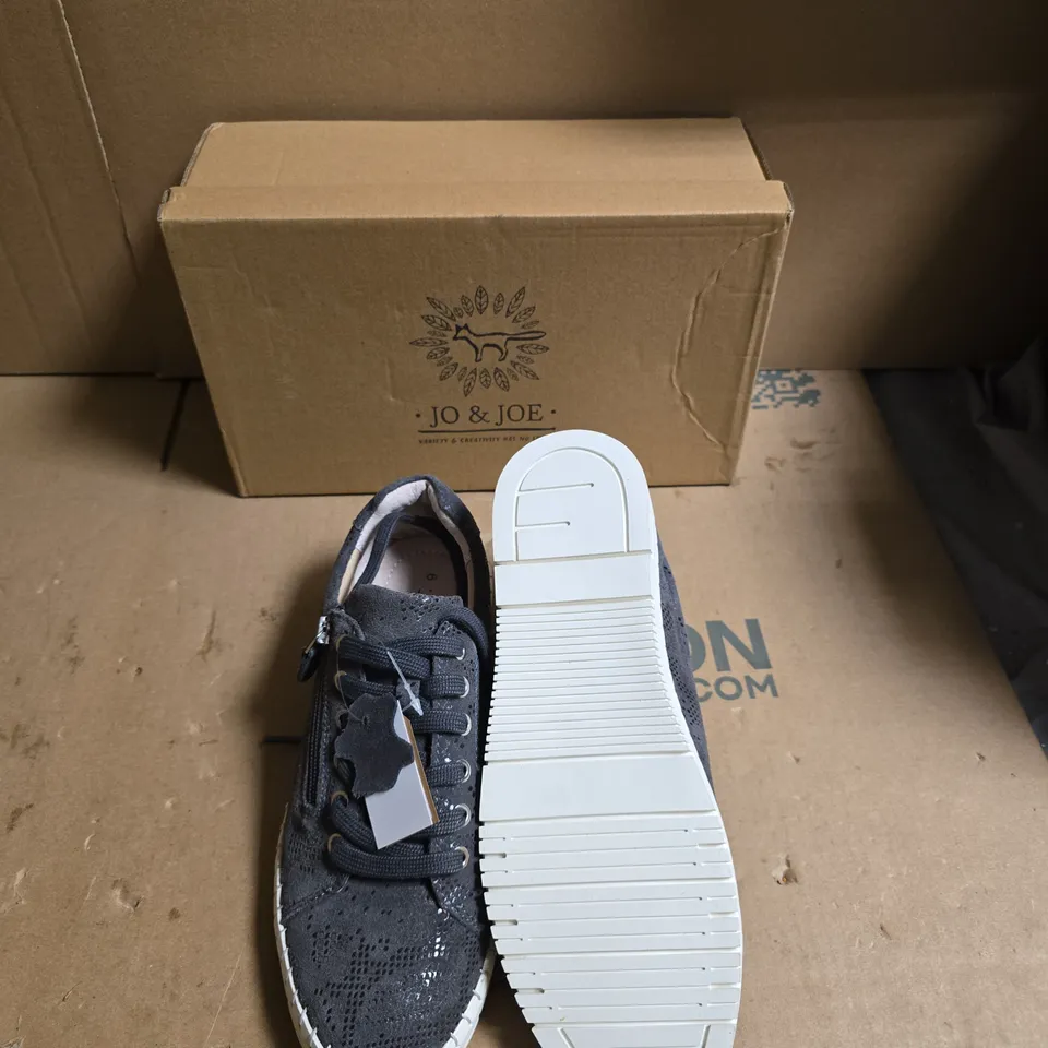 JO & JOE LACE-UP SNEAKERS, CHARCOAL - UK SIZE 6 