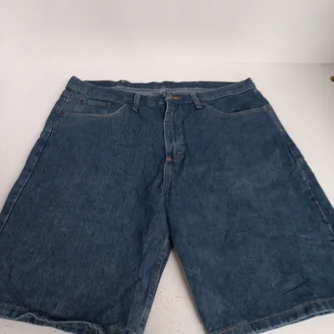WRANGLER DENIM SHORTS IN NAVY - 38 REG