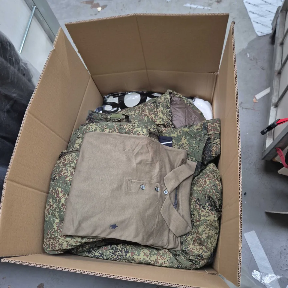 APROXIMATLY 25 ITEMS INCLUDING TOPS,BLAZER,CARDIGEN ECT