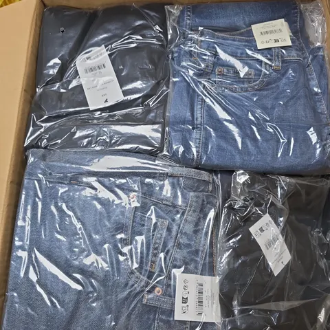 LARGE BOX OF APPROX 20 ASSORTED CLOTHING ITEMS 