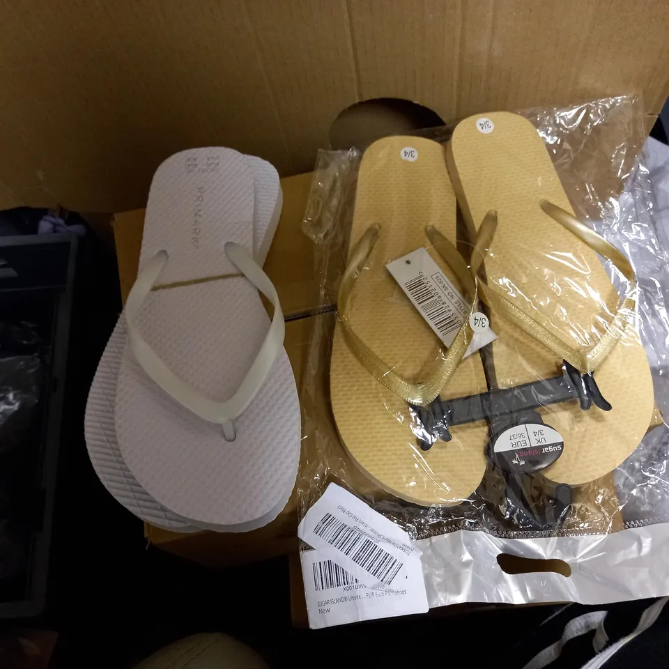 LOT OF 2 GOLD & WHITE FLIP FLOPS SIZE:  3-8