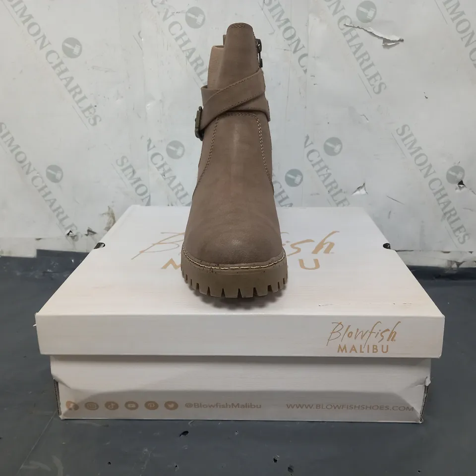 BOXED PAIR OF BLOWFISH MALIBU ANKLE BOOTS IN ALMOND SIZE 7