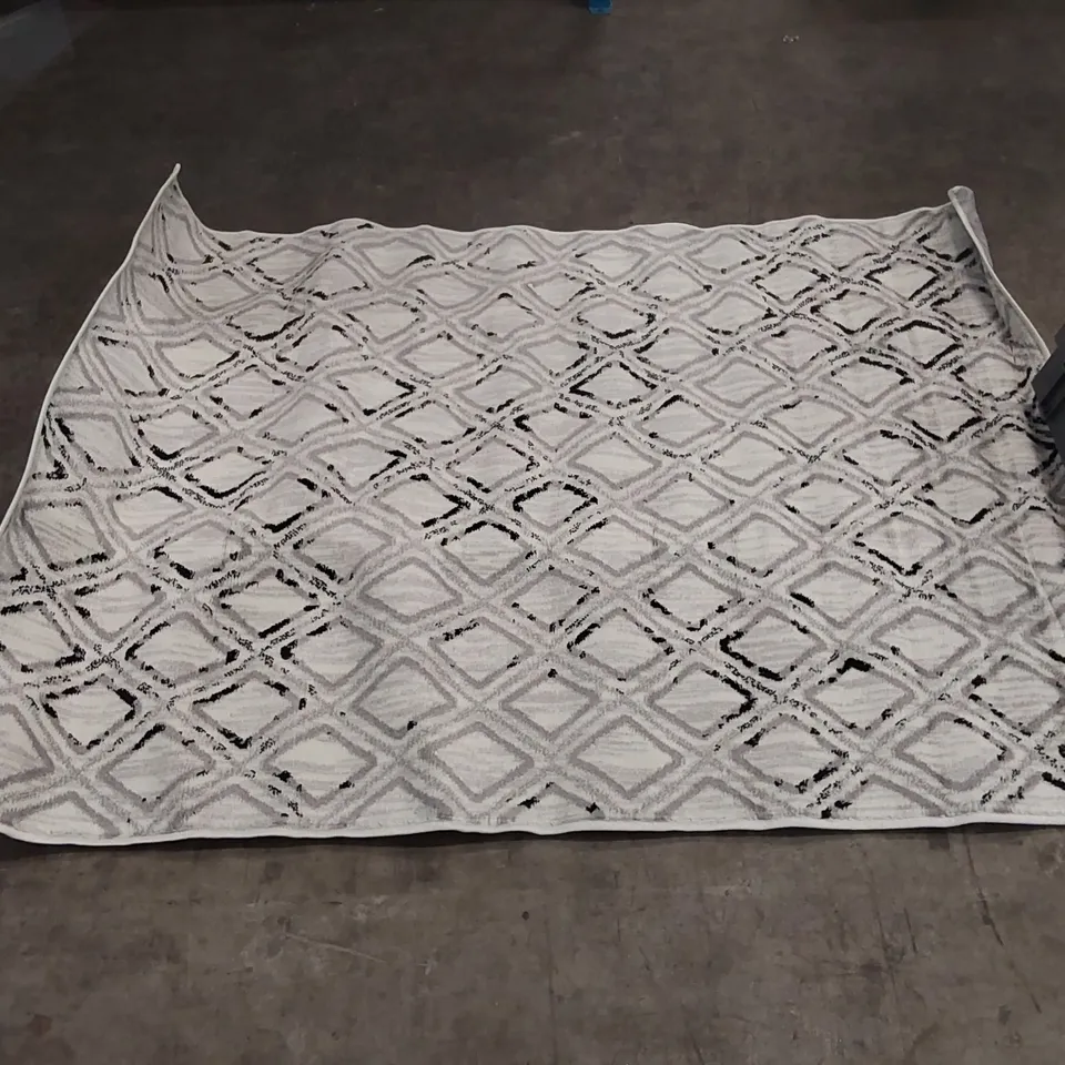 BRAND NEW BAGGED PACO HOME SINAI RUG - 170 x 120cm