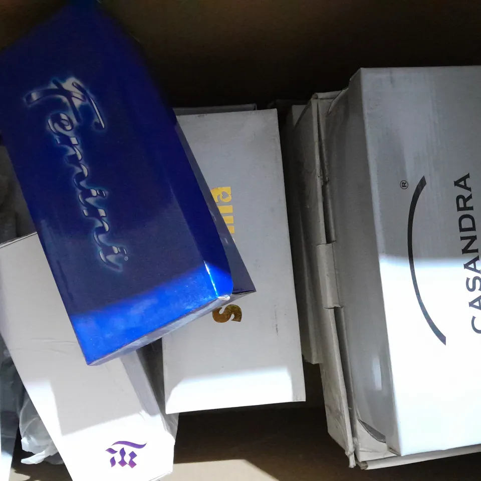 APPROXIMATELY 10 BOXED PAIRS OF ASSORTED SHOES IN VARIOUS STYLES AND SIZES 