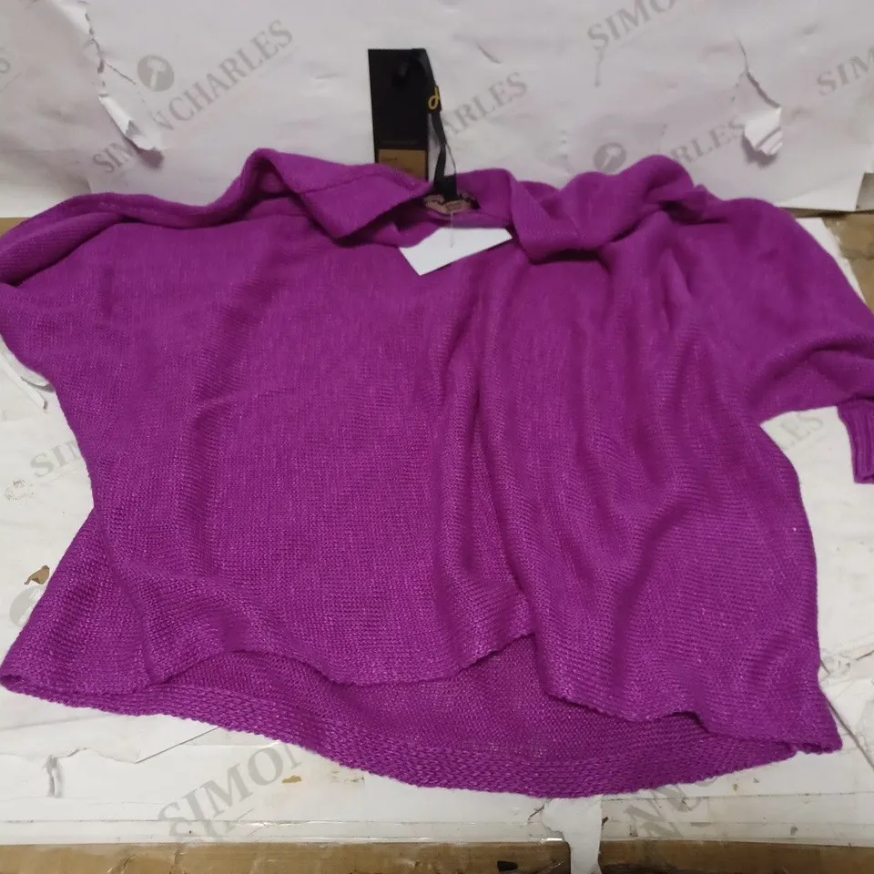 PHASE EIGHT LAROL LINEN V-NECK IN MAGENTA