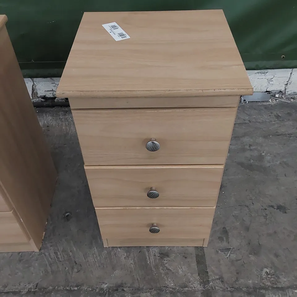 SET OF 2 BEDSIDE TABLES 