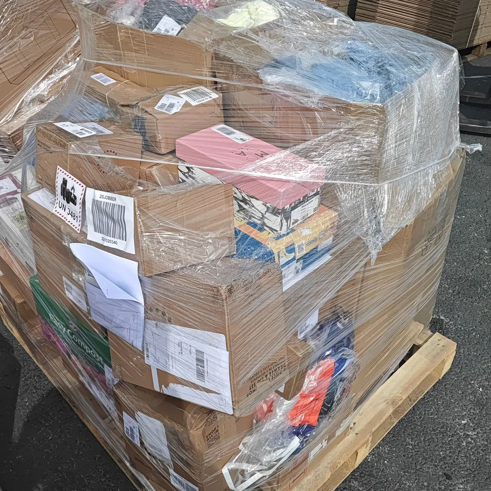 PALLET OF APPROXIMATELY 157 ASSORTED HOUSEHOLD ITEMS TO INCLUDE SKECHERS AND GARDEN STORIES