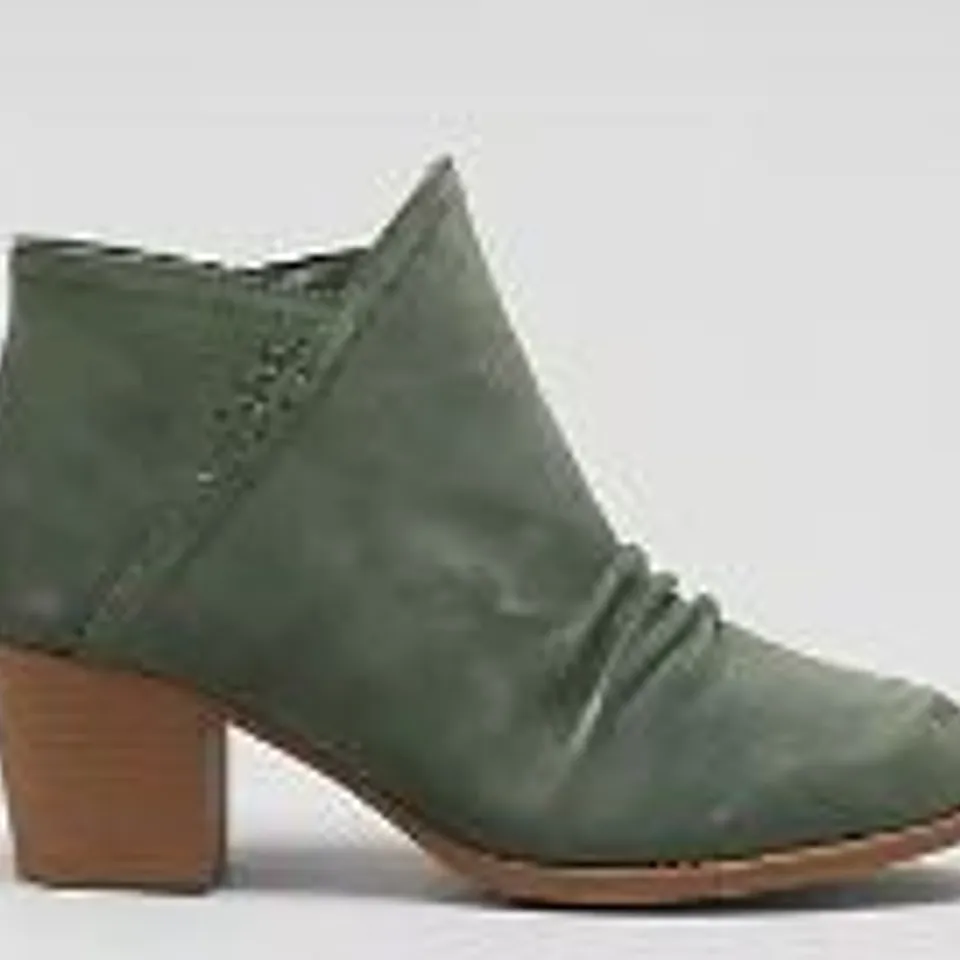 SKECHERS WATER RESISTANT CITY BOOT OLIVE SIZE 7