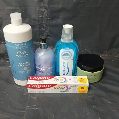 APPROXIMATEY 20 ASSORTED HEALTH AND BEAUTY PRODUCTS TO INCLUDE WELLA SHAMPOO, COLGATE TOOTHPASTE AND TED BAKER BODY SCRUB
