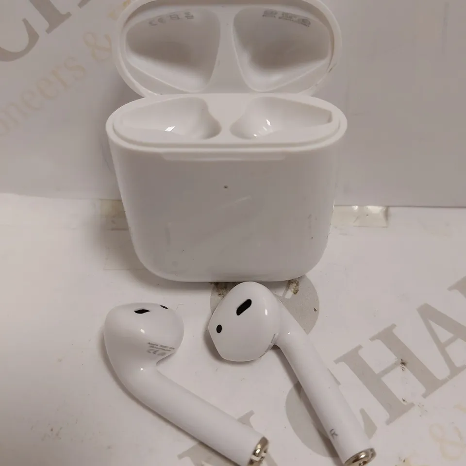 APPLE AIRPODS - 2ND GENERATION