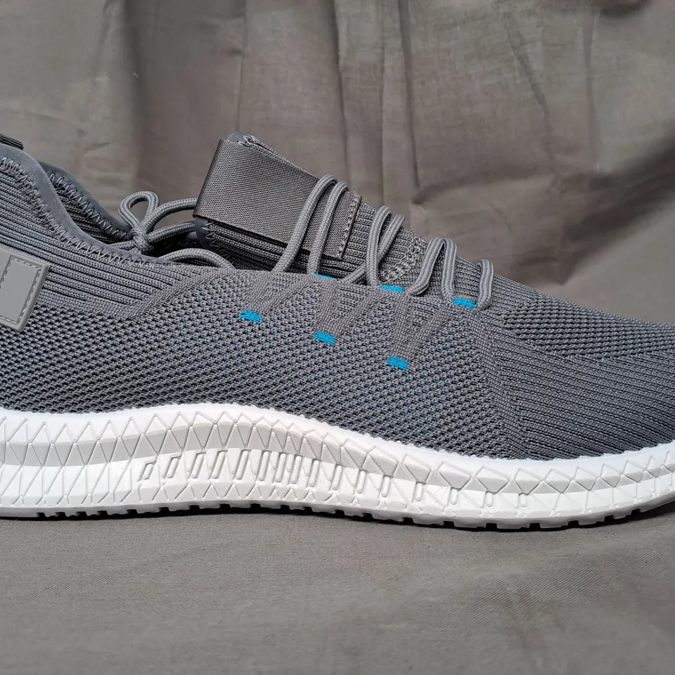 BOXED PAIR OF BXT YOGO FOAM CASUALS KNIT SHOES IN GREY SIZE 12