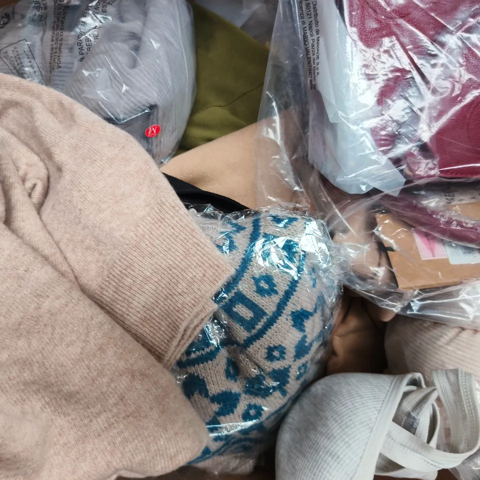 APPROXIMATELY 20 ASSORTED CLOTHING AND FASHION PRODUCTS IN VARIOUS STYLES AND SIZES - COLLECTION ONLY