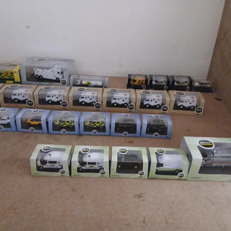APPROXIMATELY 25 OXFORD DIECAST 1:76 EMERGENCY & POLICE VEHICLE COLLECTION