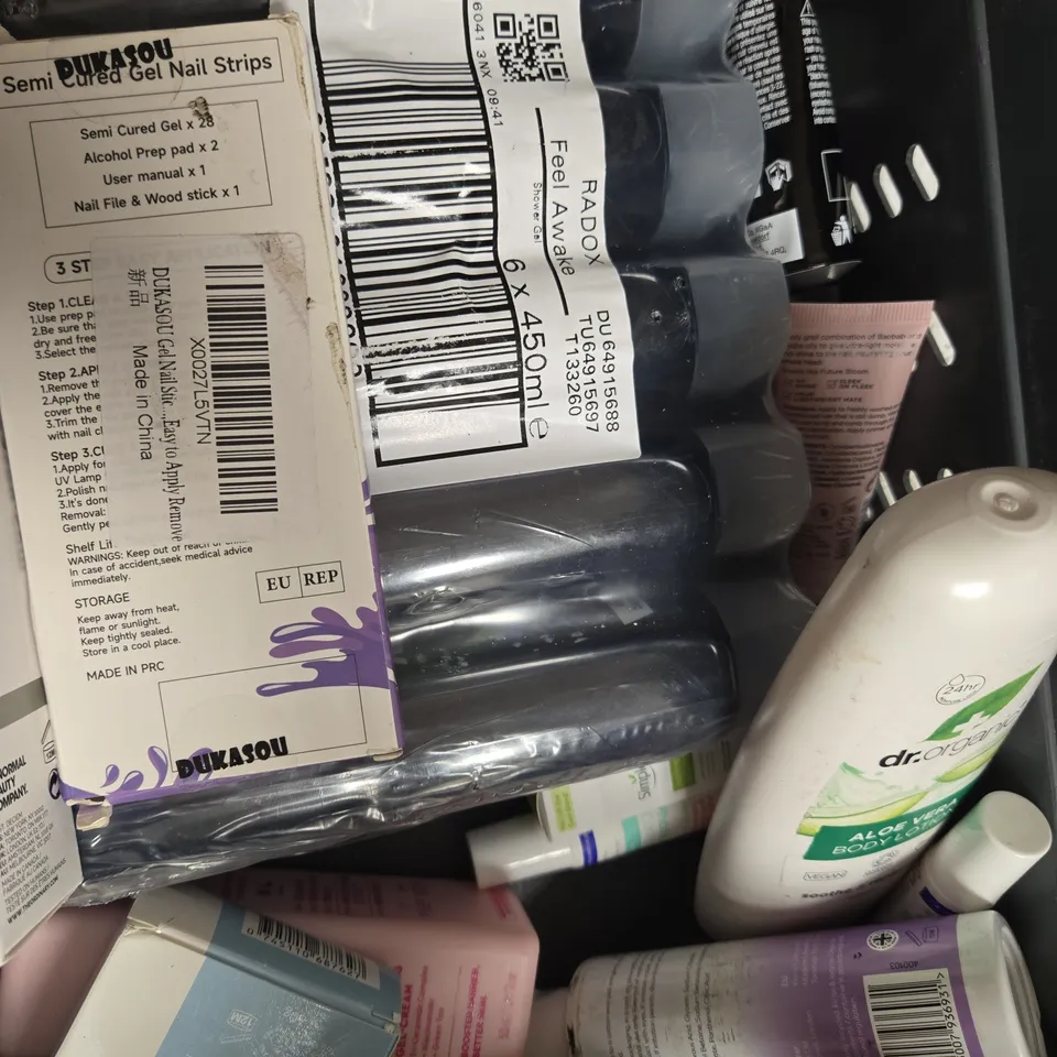APPROX 12 ASSORTED BEAUTY PRODUCTS TO INCLUDE GARNIER MICELLAR WATER, LIZ EARLE SERUM, PANTENE CONDITIONER, ETC 