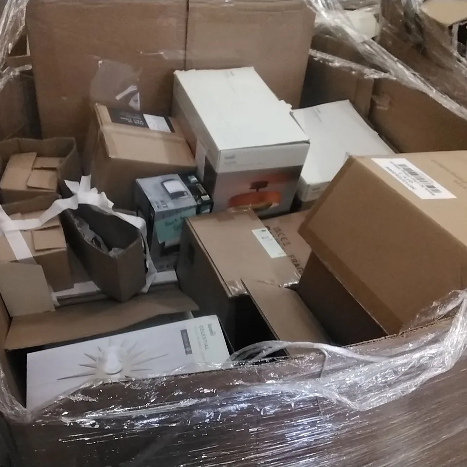 PALLET CONTAINING A VERY LARGE QUANTITY OF ASSORTED DESIGNER LIGHTING PRODUCTS INCLUDING:SIENA BAR CEILING LIGHT,PLUG IN WALL LIGHT,CHANTILLY CEILING LIGHT