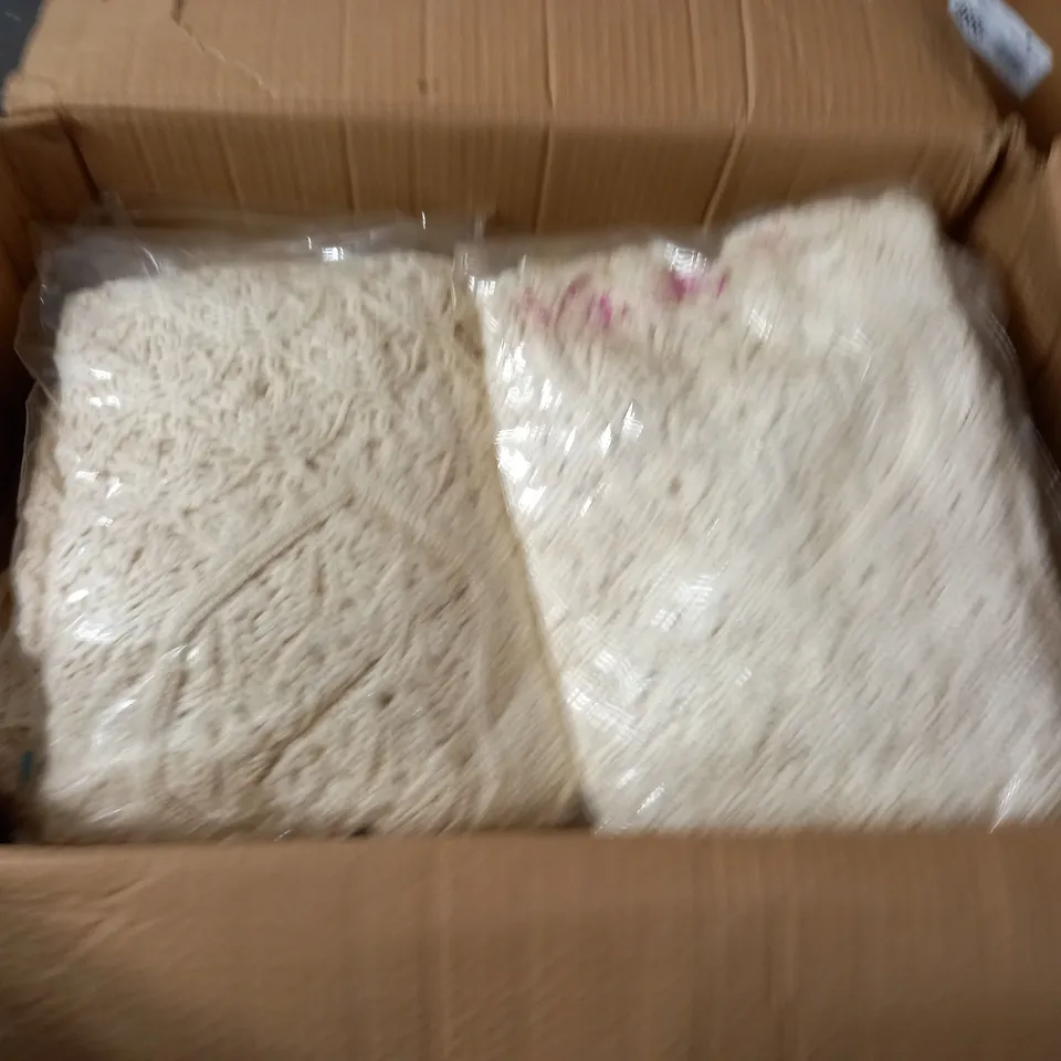 LOT OF APPROXIMATELY 16 V-NECK CROCHET PULL JUMPERS - SIZE UNSPECIFIED