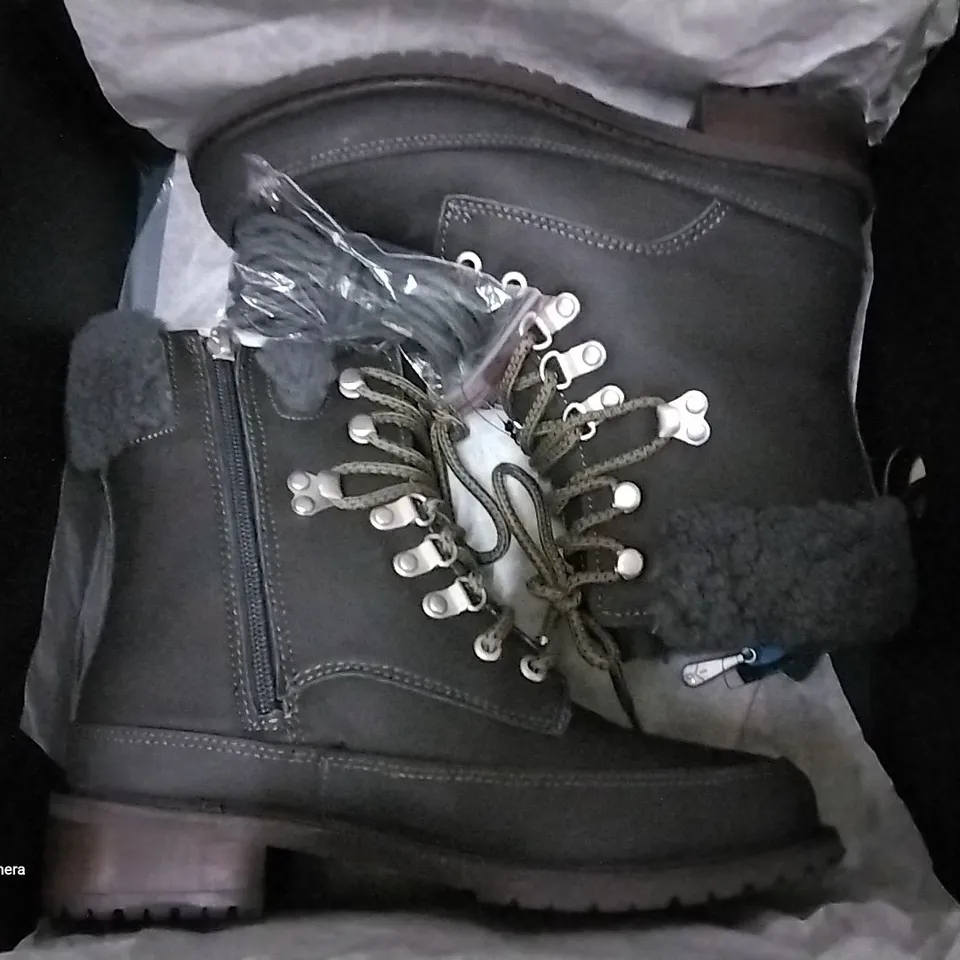 3 EMU AUSTRAILIA SHOE BOXES OF OKAB WATERPROOF BOOTS - DARK GREY - UK 4