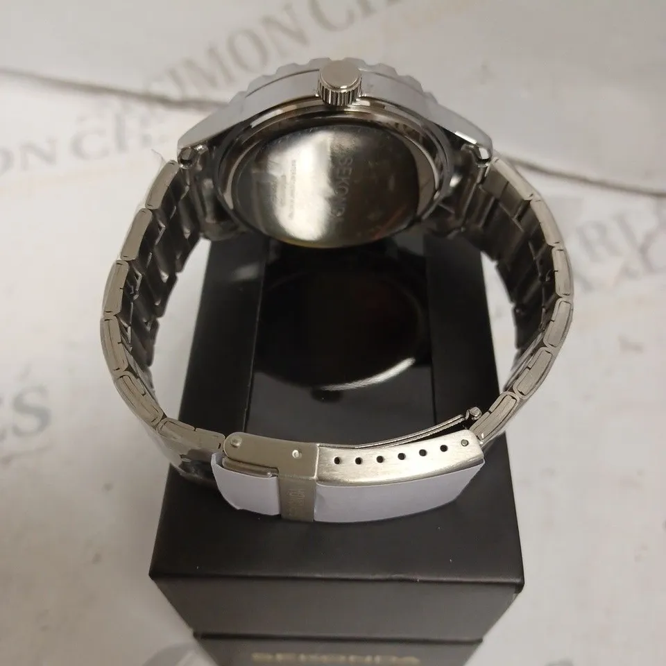 BOXED SEKONDA GENTS SPORTS WATCH WITH STAINLESS STEEL BRACELET - JAPAN MOVEMENT - 5 ATM. 