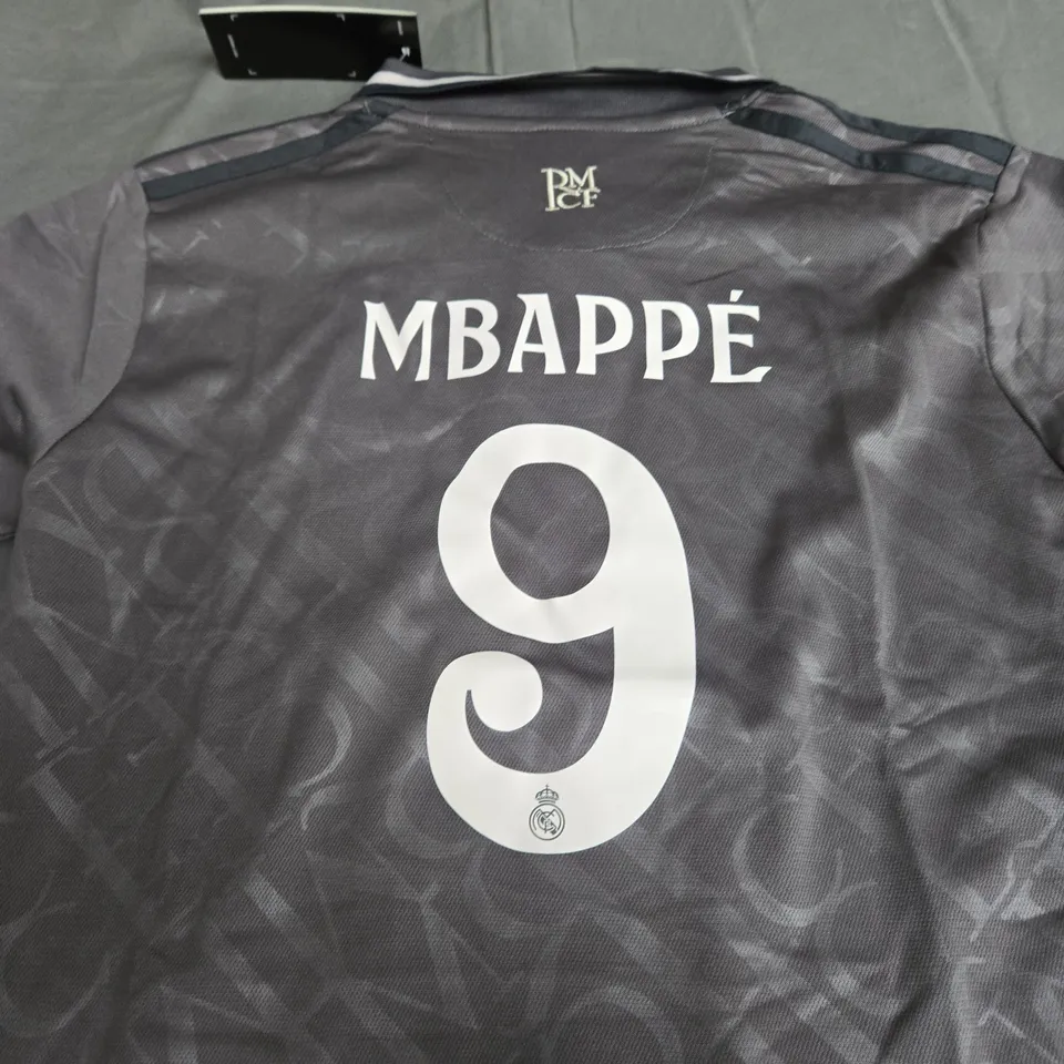 REAL MADRID FC AWAY JERSEY WITH MBAPPE 9 - SIZE 28